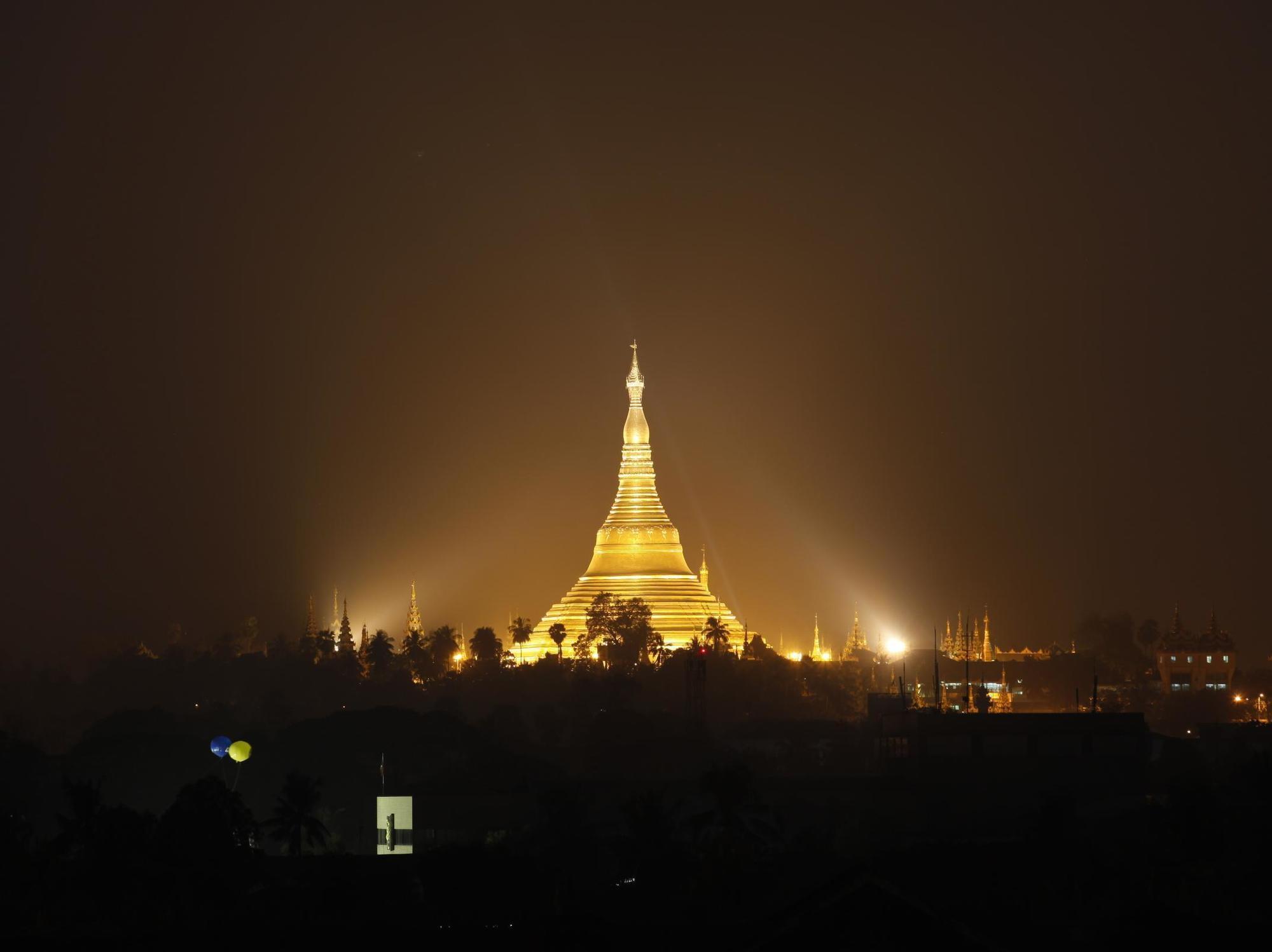 Yangon Regency Hotel Exterior foto